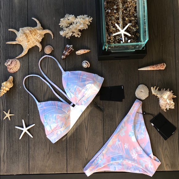 🌸HURLEY🌸 - Picture 2 of 8